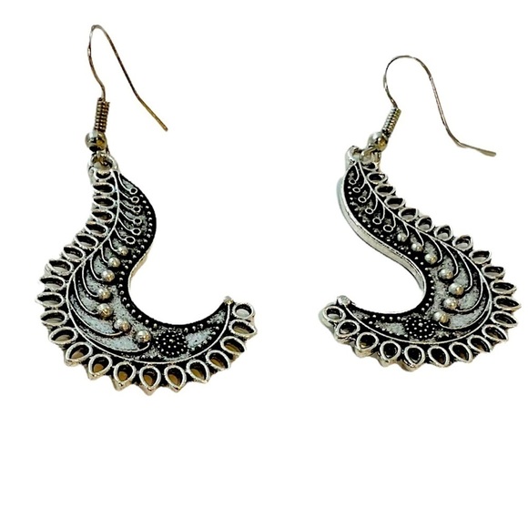 Unique Vintage  Style Silver Tone Woman's Statement Earrings - Picture 1 of 6